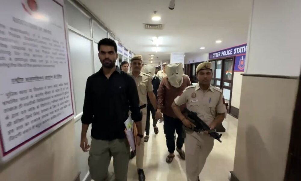 महिला